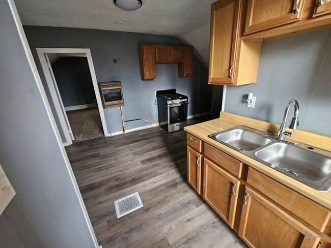 Photo - 7040 Roy Ave