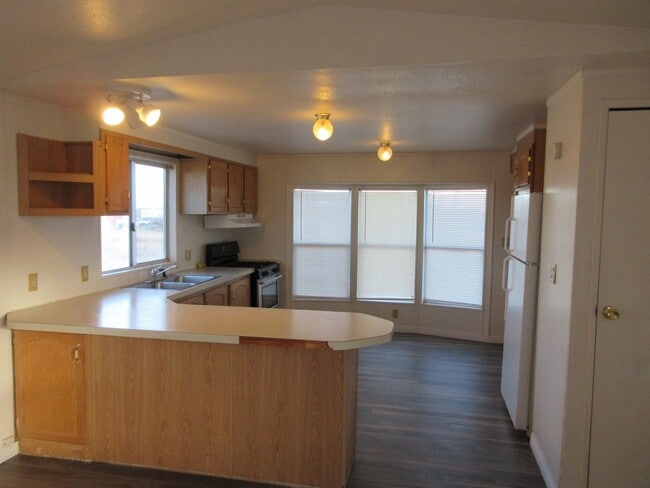 Photo - **Move-in Bonus!!** 2 bedroom 1 bath Ranch Style Setting