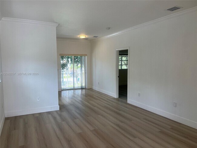 372 NE 26th Pl Unit 201