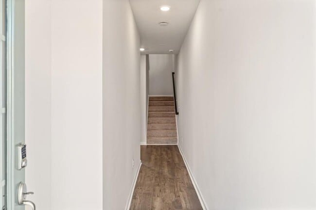 Photo - 1577 Halbrook Pl SW