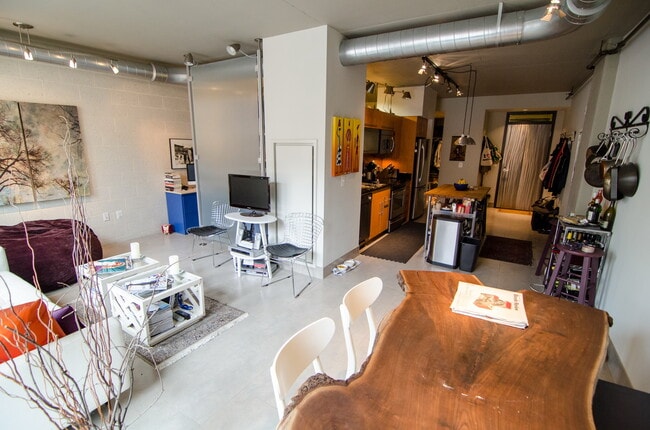 Photo - 1133 14th St NW