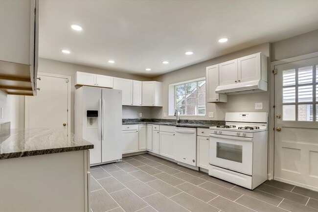 Photo - One Level Living -- 5bed / 3bath - Chevy Chase
