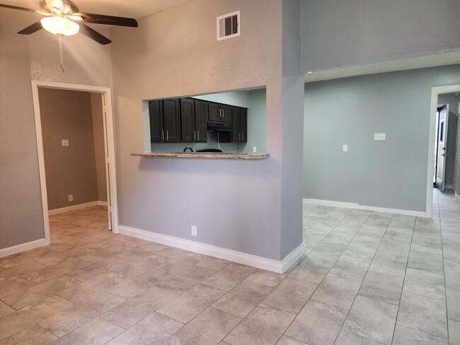 Photo - 418 E 1st St