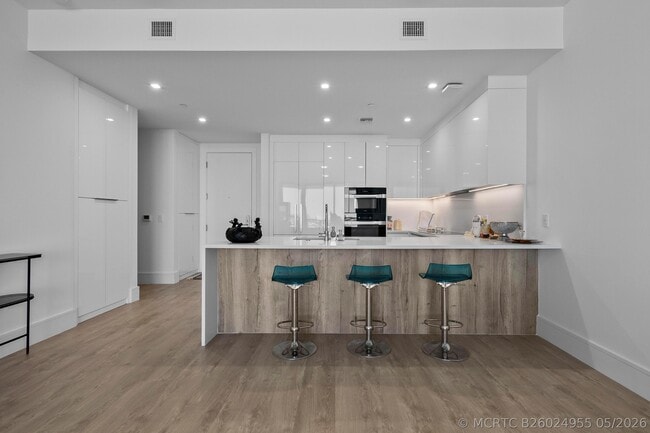 220 Lake Shore Dr Unit 1913