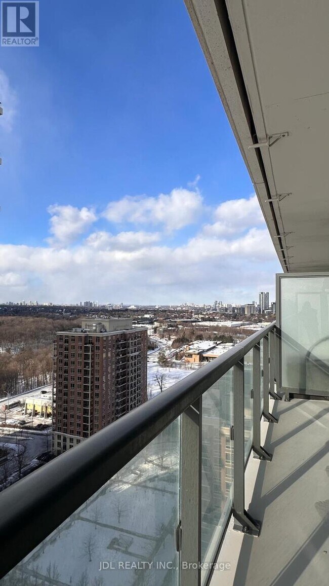 Photo - 30 Inn On The Pk Dr Unité 2001