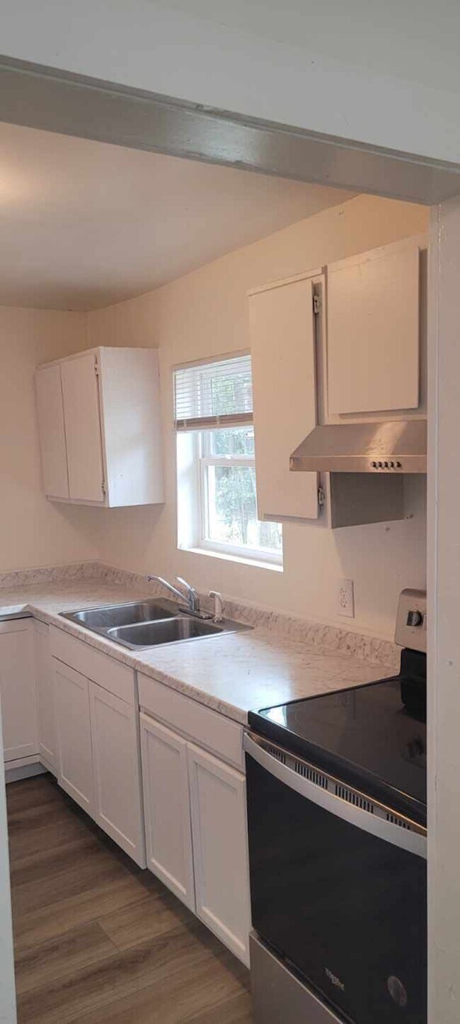 Photo - 113 Garland Ter