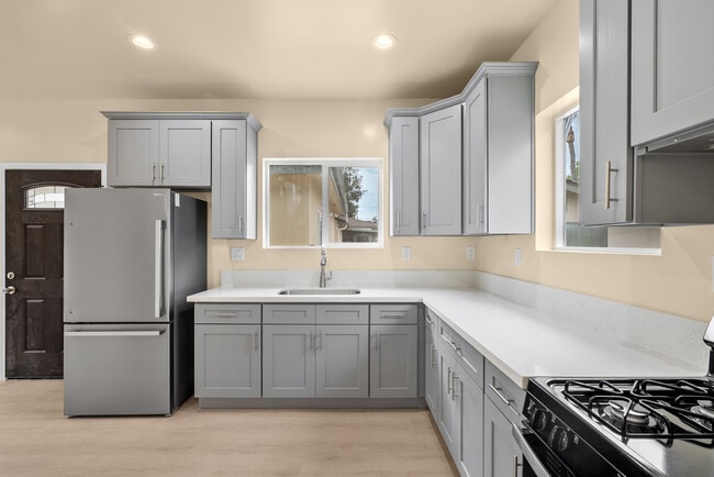 Photo - 146 S Parish Pl