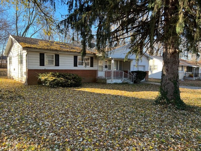 Building Photo - WOW!  3 bedroom! Glendale schools! SE!  $1...