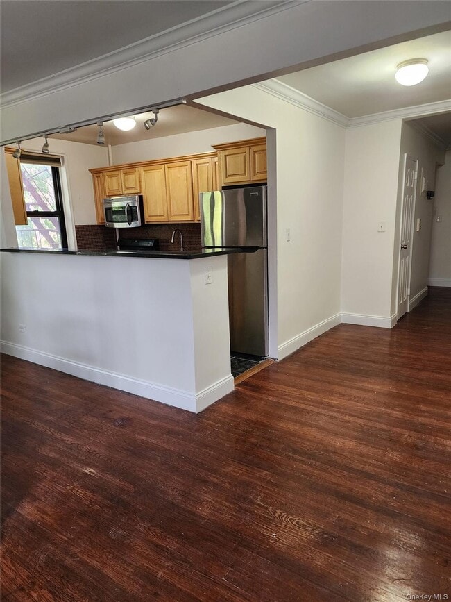 Photo - 150-11-150-72 72nd Rd