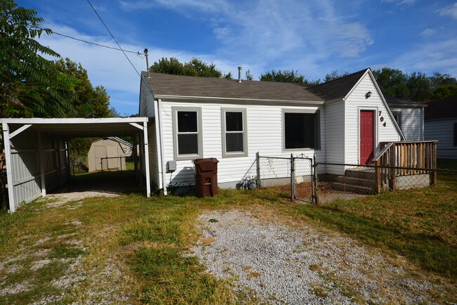 Photo - 3 Bedroom, 1 Bath totally fenced-in yard