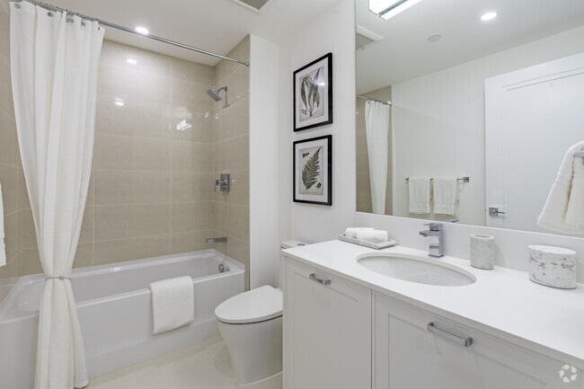 3BR, 5BA - 3,525SF - Bathroom