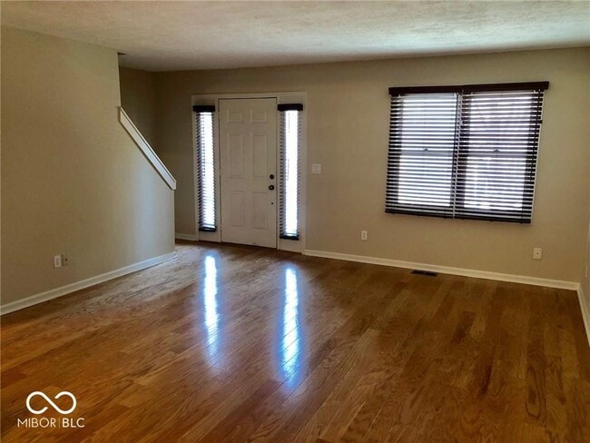 Photo - 496 E 10th St