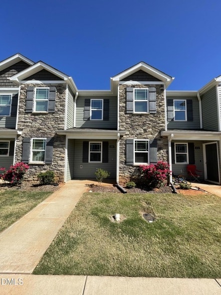 Photo - 1028 Peony Ln