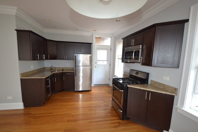 Building Photo - 4414 N Rockwell St Unit 3