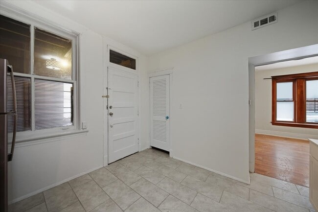 Photo - 4000 N Southport Ave Unit 2N