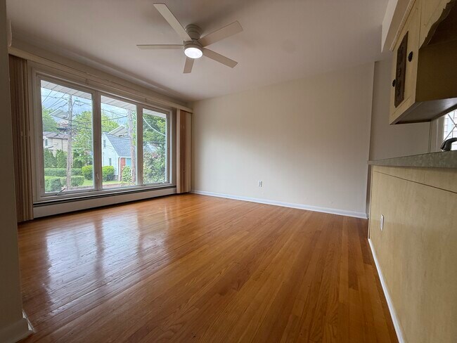 Photo - 250 Maple St