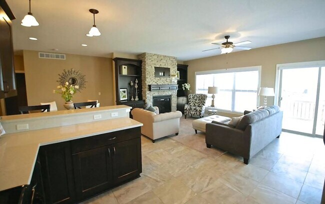 Centennial Pointe West