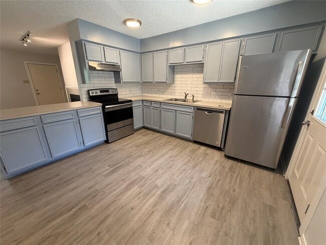 Building Photo - 11101 Oak Branch Dr