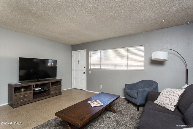 7436 E Chaparral Rd Unidad B204