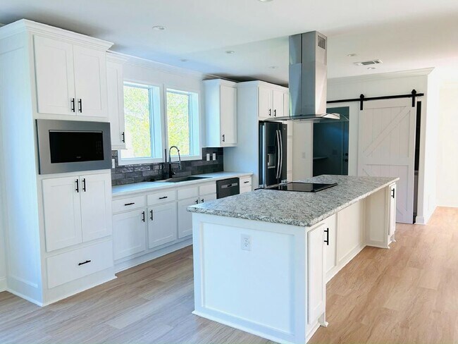 Photo - 5805 Mora Pl