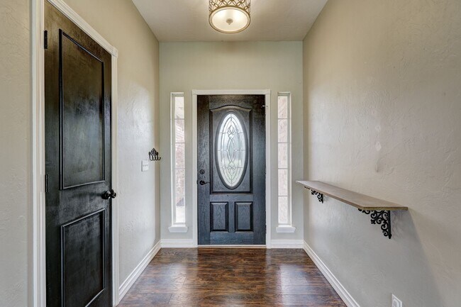 Photo - 1605 Silver Oak Dr