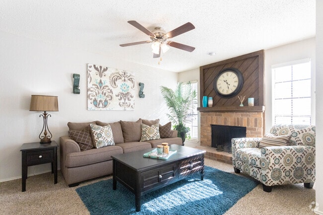 1BR 1BA - 662 SF - The Clusters