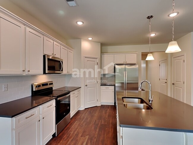 Photo - 216 Willow Ln