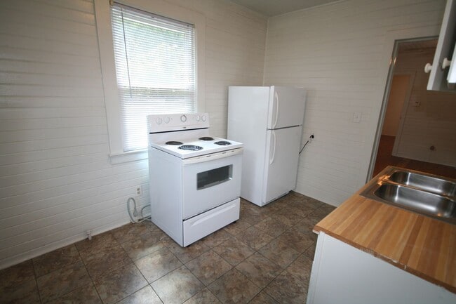 Photo - Adorable 1 Bedroom Walltown Duplex - Walk to Duke or Ninth St Unit B