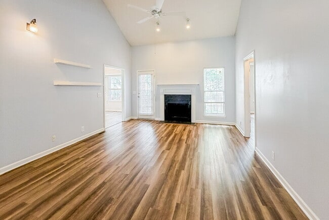 Photo - 608 Winthrop Ave