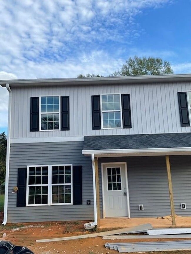 Building Photo - 1207 Davis St Unit 4
