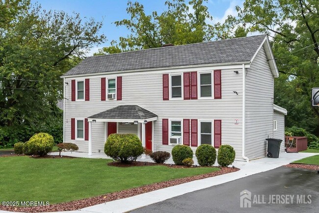 Photo - 13 Smiths Ln Townhome