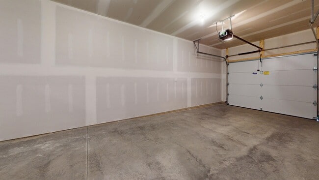 Photo - 205 Short St