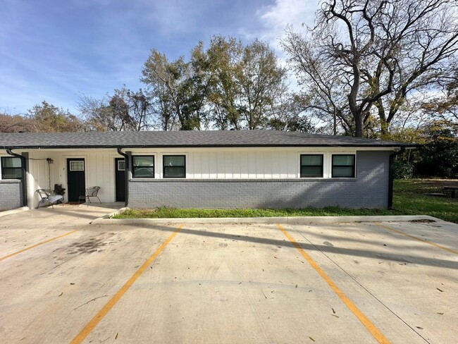 Pecan St. (LEASE UP ONLY) - Pecan St. (LEASE UP ONLY) Apartamento Unidad 8