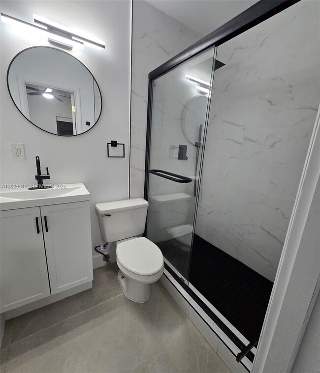 Building Photo - 4130 SW 19th St Unit 3