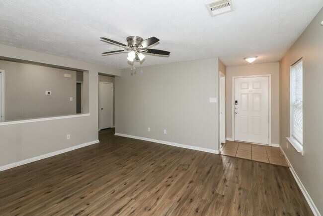 Photo - 8107 Sanders Glen Ln