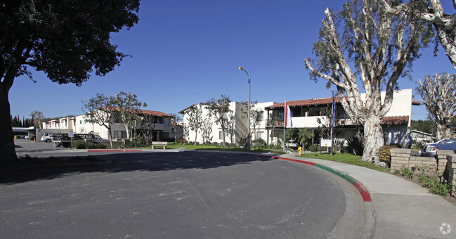 111 Tustin Plaza Apartments - 111 Tustin Plaza Apartments