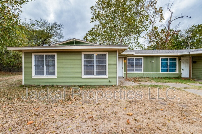 Photo - 15 MacArthur Dr