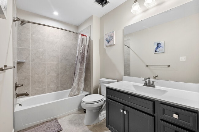 Photo - 6147 Dock St