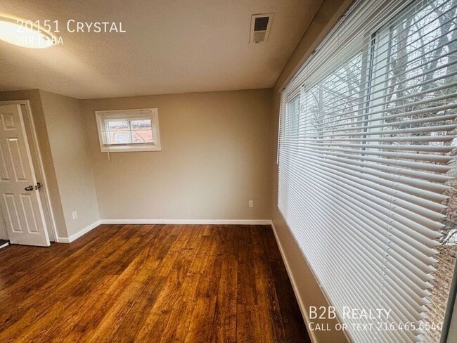 Photo - 20151 Crystal-