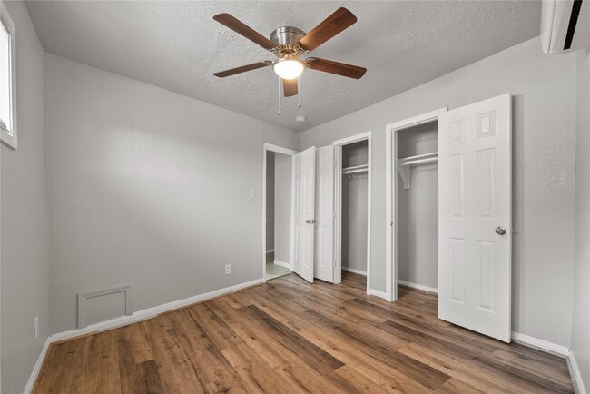 Building Photo - 4811 Oakland St Unit 2