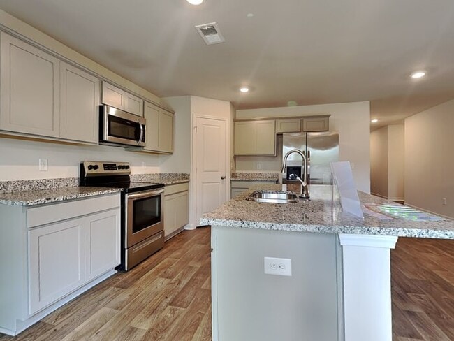 Photo - 308 Crooked Pne Ct