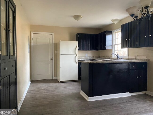 Photo - 202 Academy St