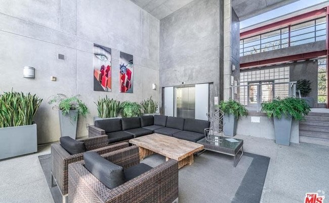 Building Photo - 11500 Tennessee Ave Unit 328 Rental