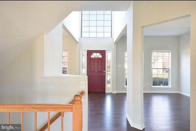 Building Photo - 14900 Dennington Dr