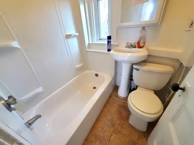 38 Jefferson St Unit 2