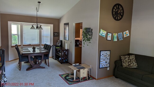 Photo - 17180 Sawyer St SE