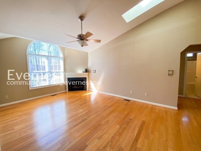 Photo - 103 Winchester Ln