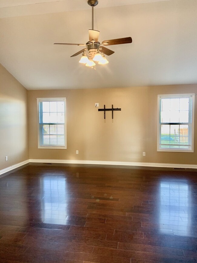 Photo - 115 Kodiak Ct