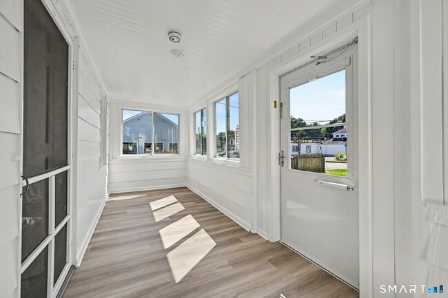 15 Whitmore Ln