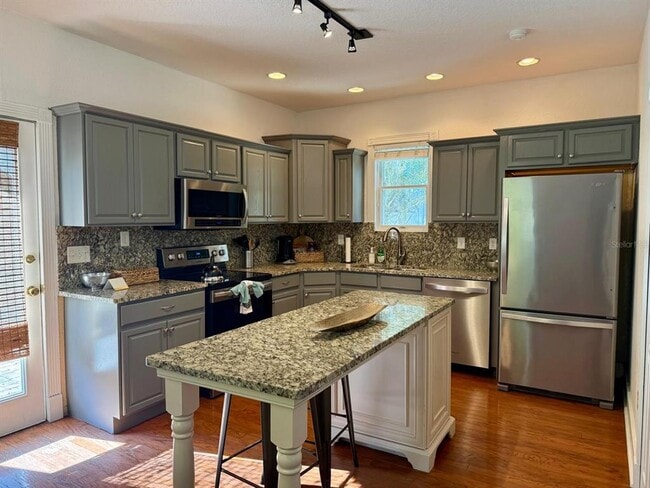 Photo - 910 SE 2nd St